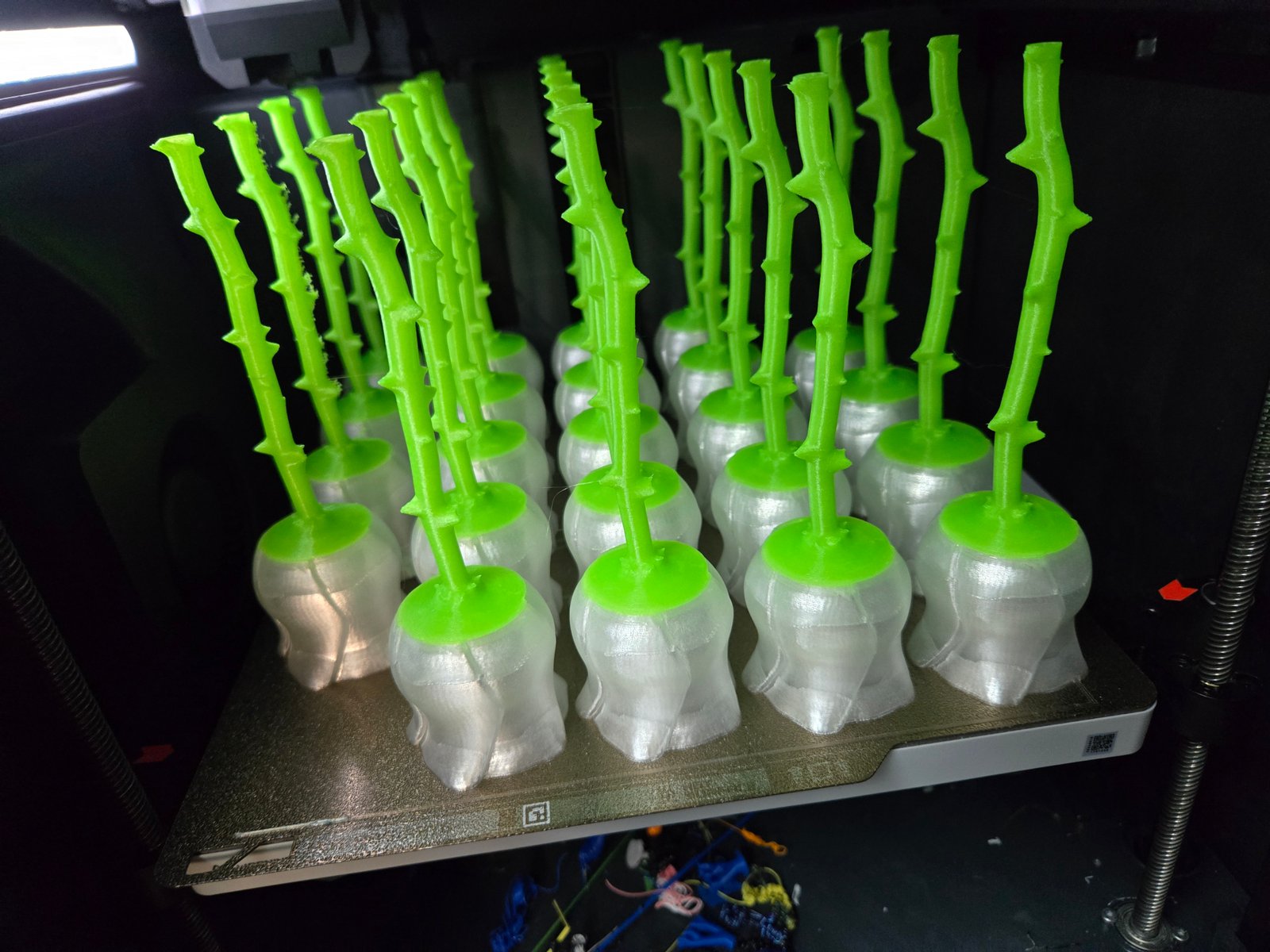 Batch printing roses on build plate